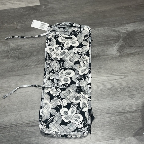 Vera Bradley Compact Hanging Organizer - Picture 2 of 7